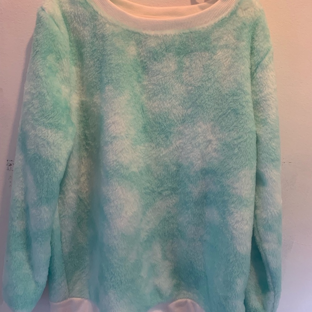 Cat & Jack girls long sleeve slightly used :)